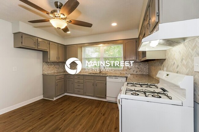 Building Photo - 3 Bedroom Pet-Friendly Home in LOUISVILLE, KY with Main Street Renewal