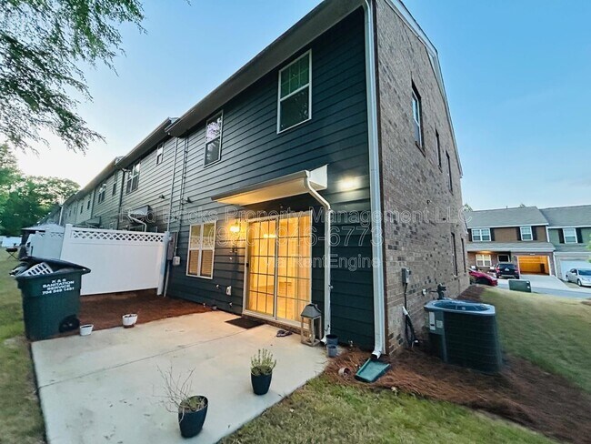 Building Photo - 9315 Grand Valley Dr