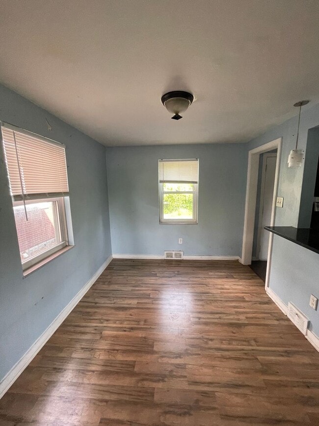 Building Photo - 2 bed 1.5 bath home in Pittsburgh Pa!