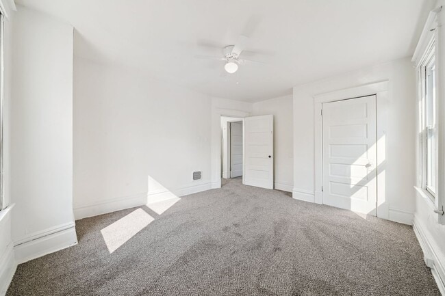 Building Photo - Fresh 3 bedroom home in Jeannette availabl...