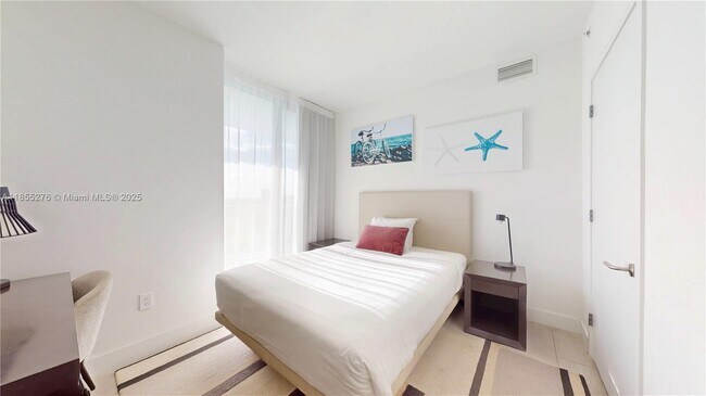 Building Photo - 4010 S Ocean Dr