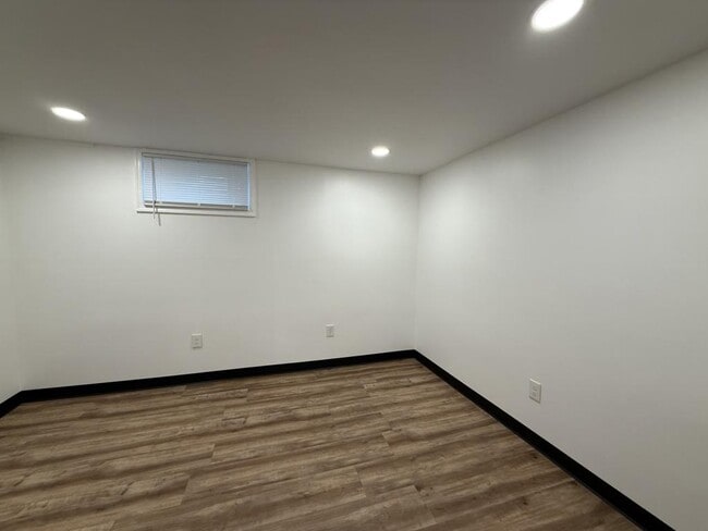Building Photo - 1144 York Rd