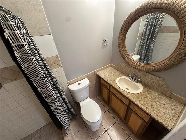 Building Photo - 5614 Columbia Ave