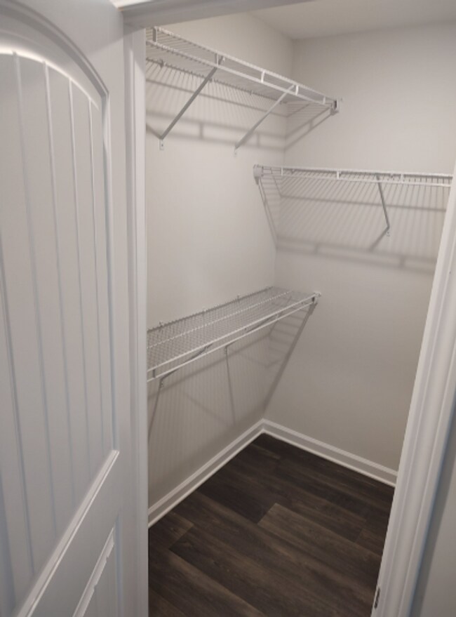 Building Photo - Move in Ready! Easy & Quick move-in process