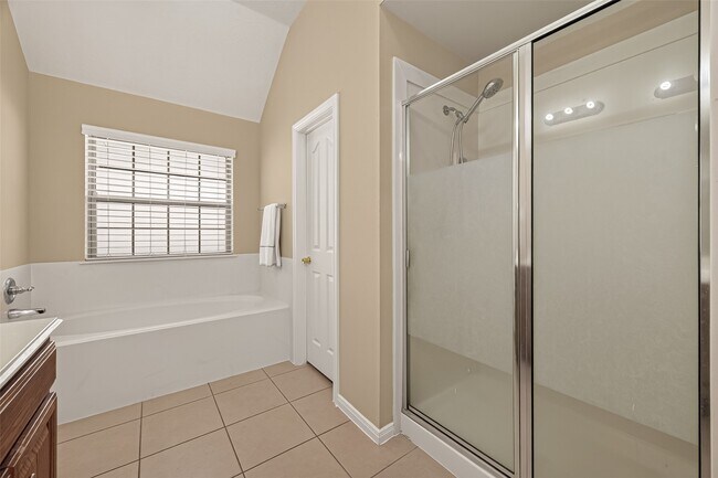 Building Photo - 6518 Palo Duro Dr