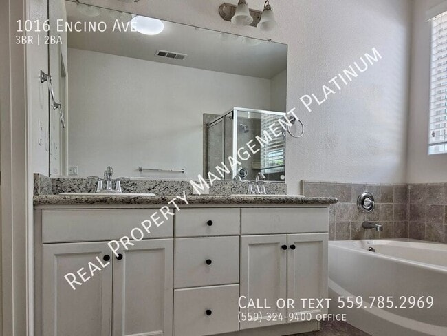 Building Photo - 1016 Encino Ave