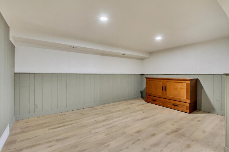 Building Photo - 584 Aspen Way