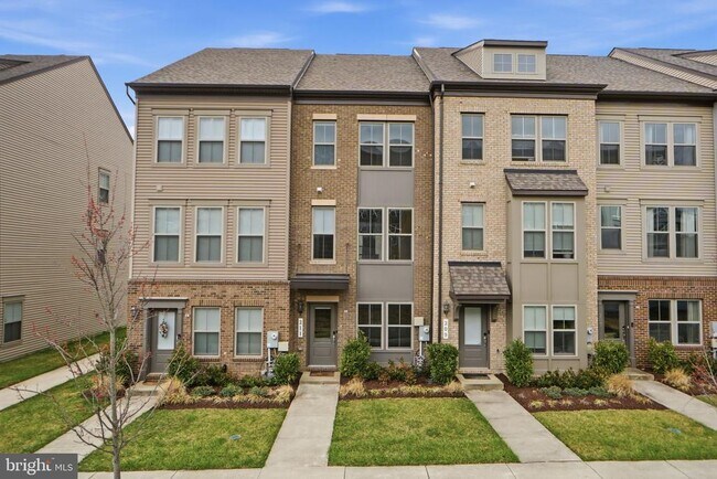 Building Photo - 211 Phoenix Dr