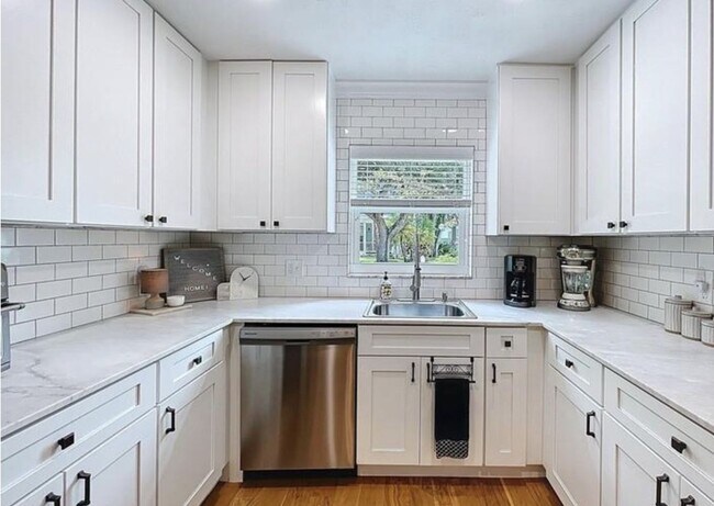 Building Photo - South Tampa RV + Boater’s dream!