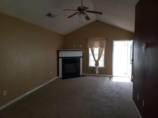 Building Photo - Single Family Home with Fireplace in McDonough - Built 2004