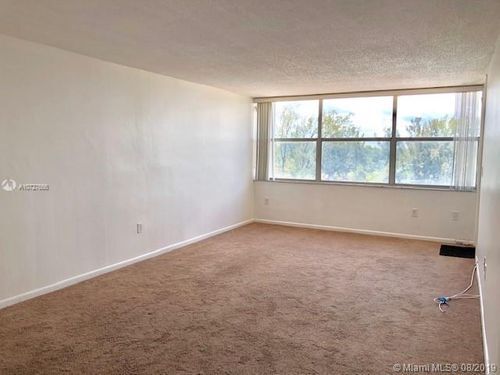 Building Photo - 1300 NE Miami Gardens Dr