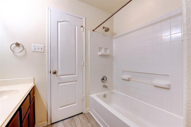 Building Photo - 7906 Yaupon View Dr