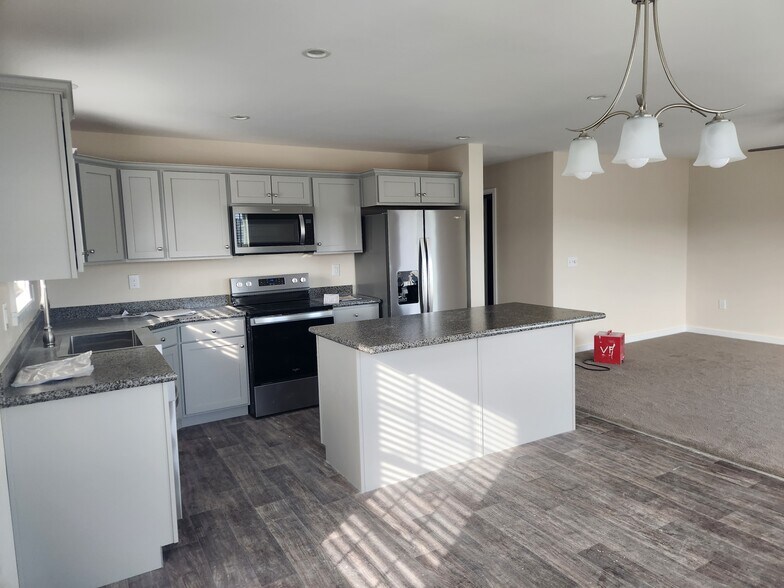 Building Photo - 30 Ivan Dr