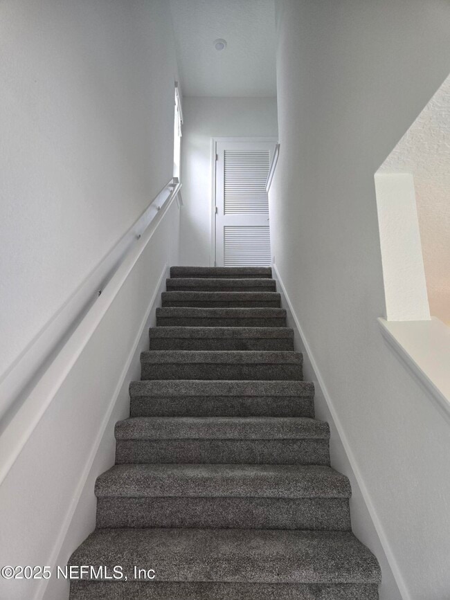 Building Photo - 207 Brandon Lks Dr
