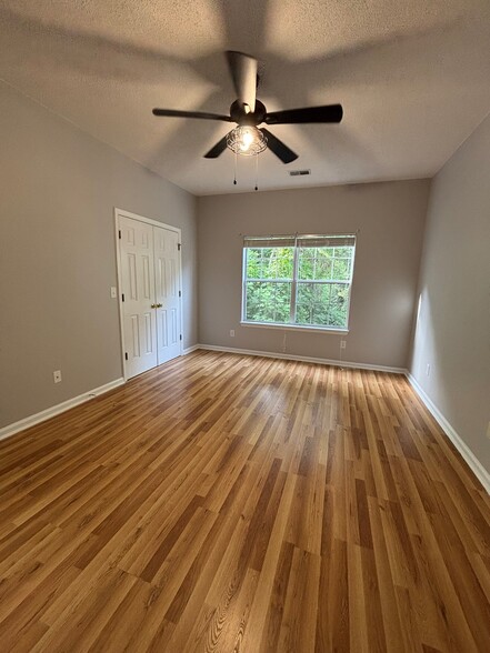 Building Photo - 1715 Crystal Lake Dr