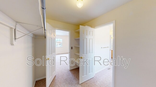 Building Photo - 2635 Leoti Dr