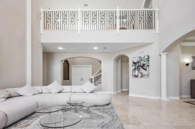 Building Photo - 17895 Cadena Dr