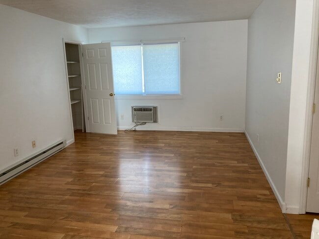 Building Photo - 1230 Hilltop Cir