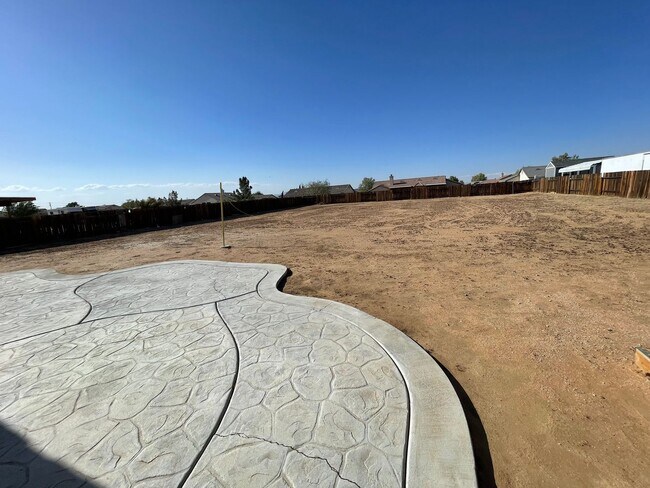 Building Photo - Apple Valley Home in The Vineyards- 3 Bedrooms, 2 Bathrooms, 2 Car Garage, New Flooring