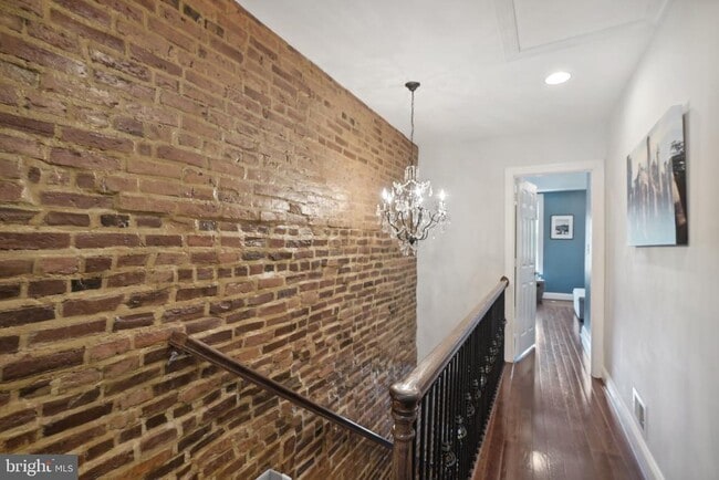 Building Photo - 803 9th St NE