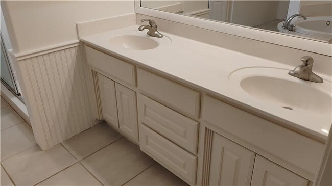 Building Photo - 3909 NE Kensington Ave