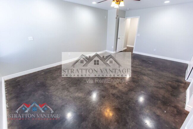 Building Photo - 4821 N 92nd Ln