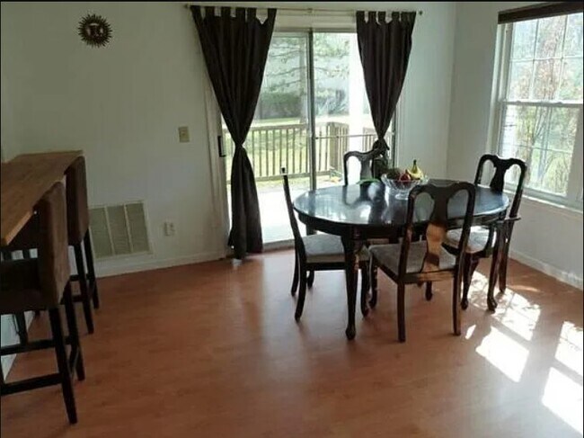 Building Photo - 42 Tanglewood Ct