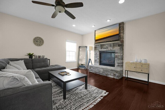 Building Photo - 6468 Holly Ln