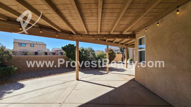 Building Photo - 3 Bedroom 2 Bath Hesperia Home with a bonu...