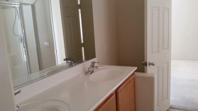 Building Photo - 3 Bedroom Home for rent.