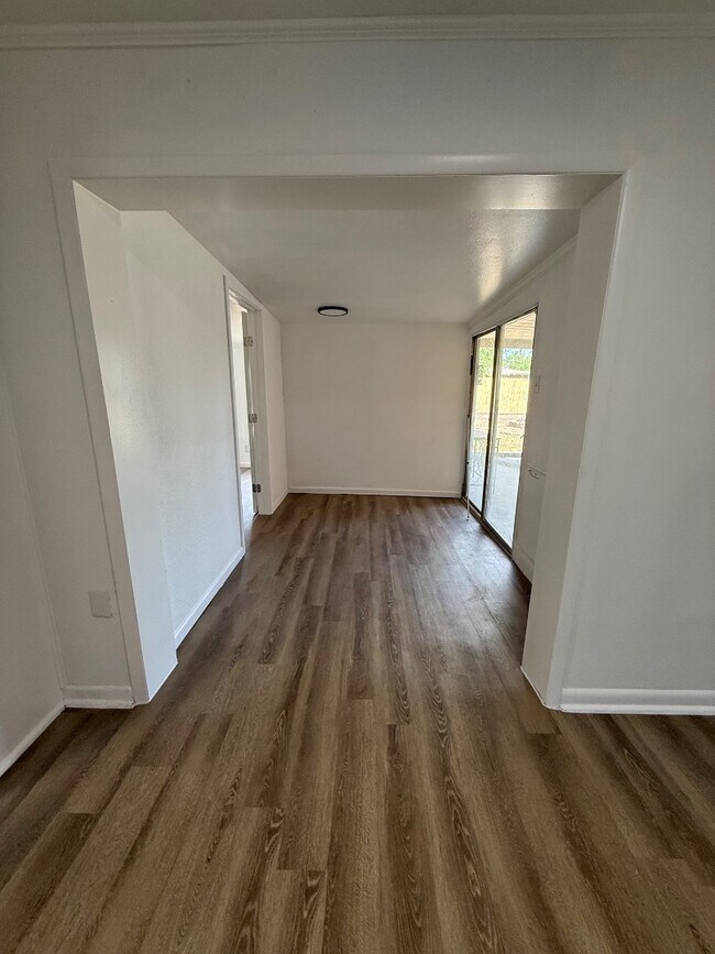 Building Photo - 1126 Stratton Dr