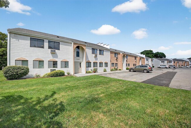 Building Photo - 16 Scarborough Ln