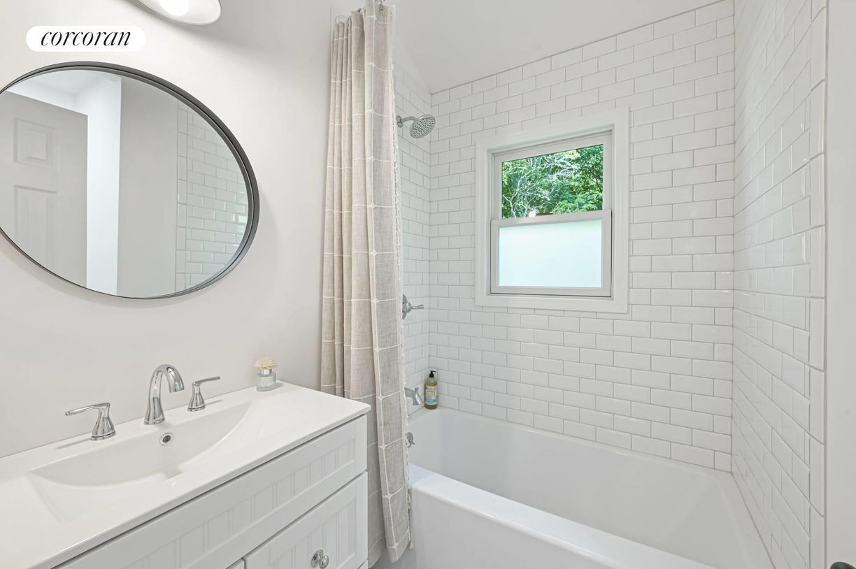 Building Photo - 22 Laurel Ln