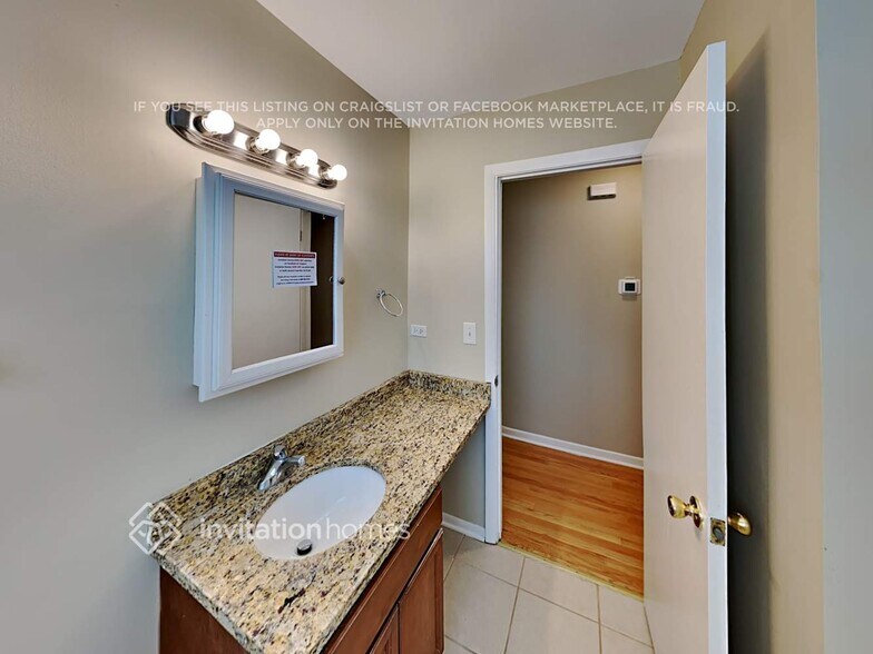Building Photo - 404 S Crestwood Ln
