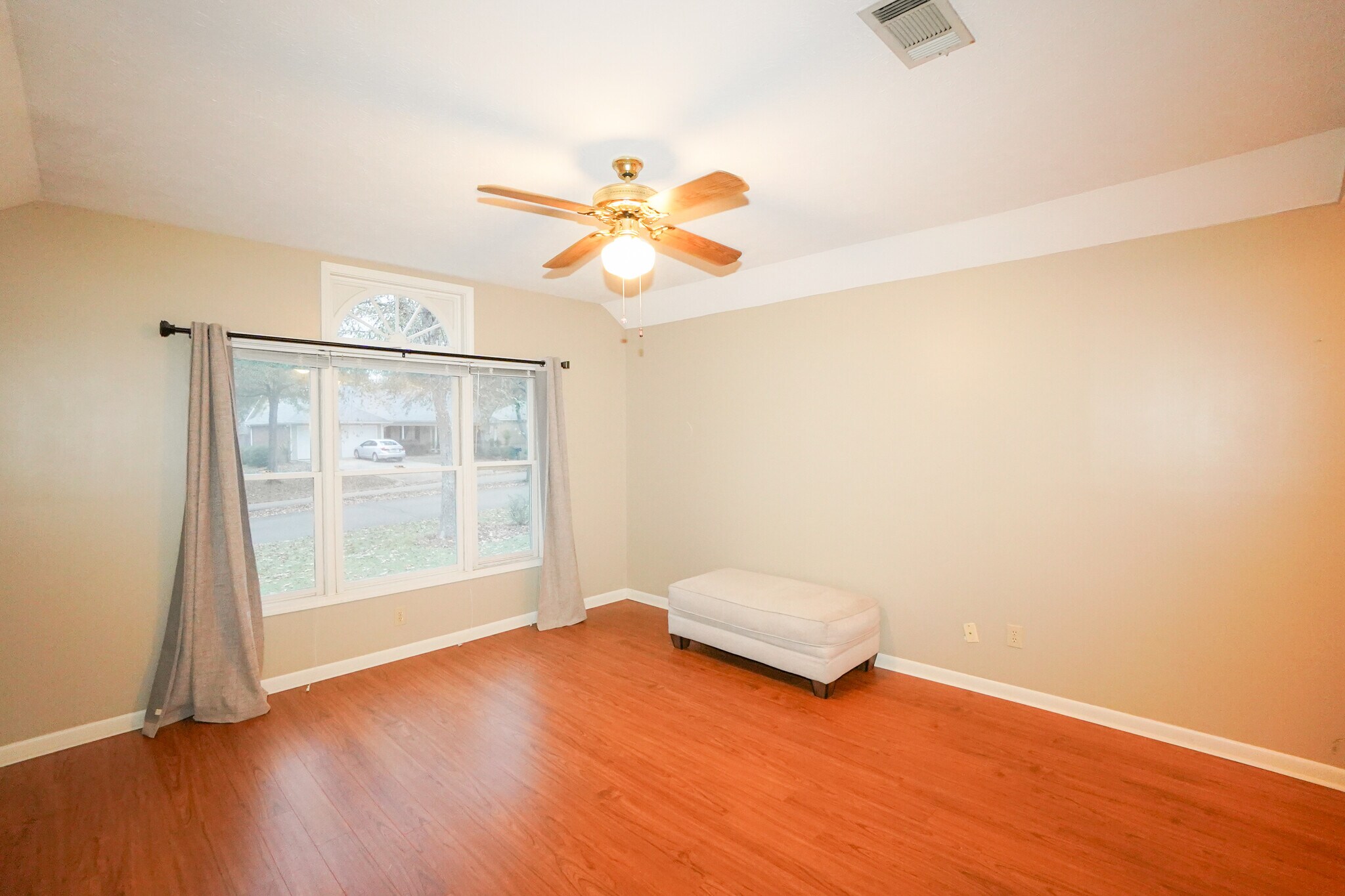 Building Photo - 325 Mockingbird Ln