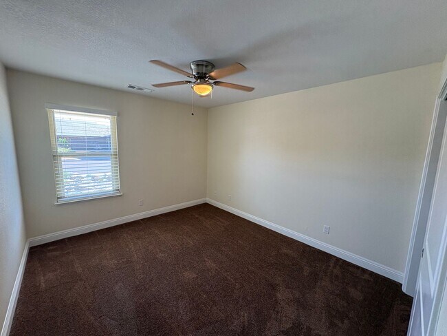 Building Photo - 2322 E Vassar Dr
