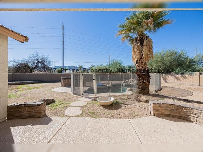 Building Photo - 2419 W Darrow St