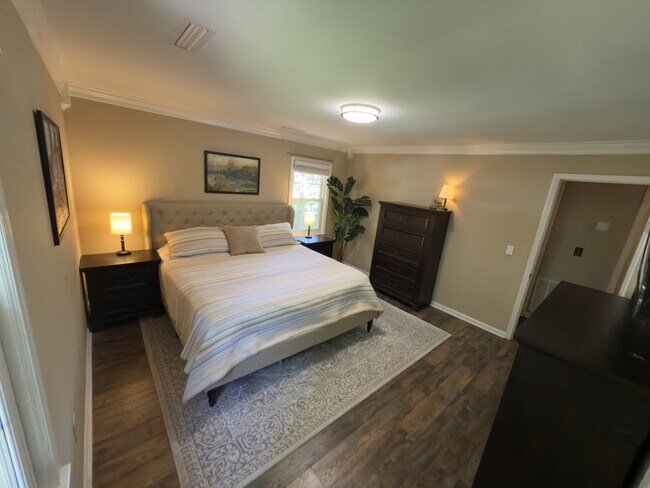 Building Photo - 989 Colonial Dr