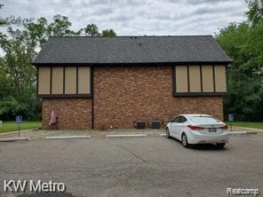 Building Photo - 2049 Duck Lake Rd N