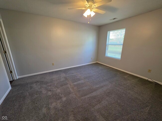 Building Photo - 6165 Pinnacle Blvd