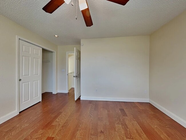 Building Photo - 21905 Saddlebrook Ct