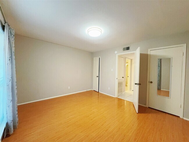 Building Photo - 12633 Memorial Dr