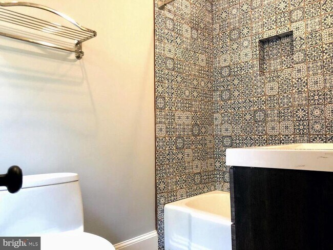 Building Photo - 106 7th St SE