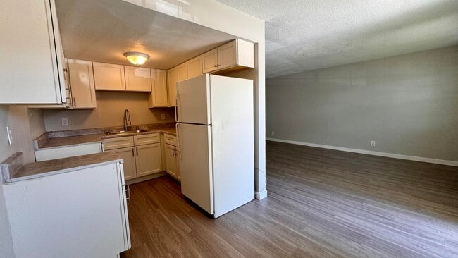 Building Photo - 141 NE 6th Ave