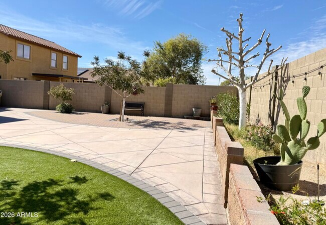 Building Photo - 23644 W Pkwy Dr