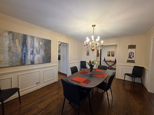 Building Photo - Ghent Square