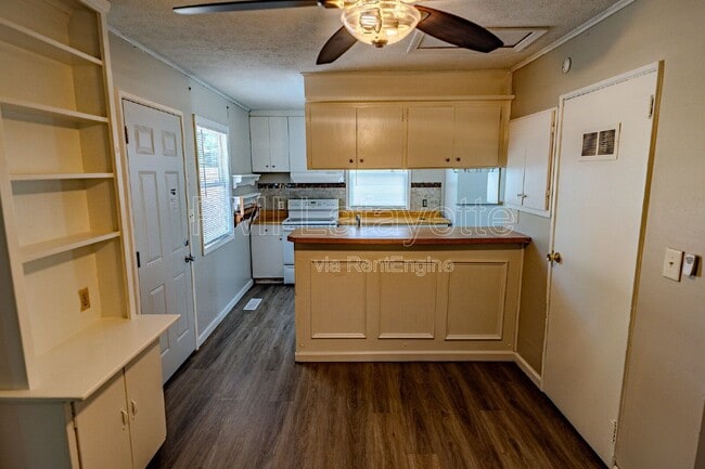 Building Photo - 3302 Longlois Dr