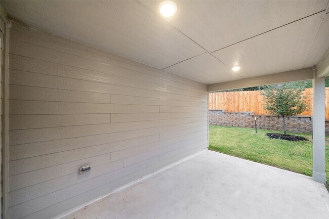 Building Photo - 18123 Martin Pines Dr