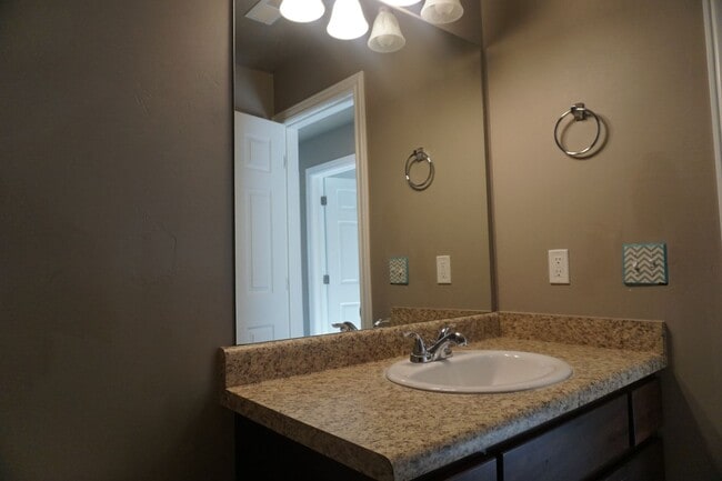 Building Photo - 8264 Resaca Dr
