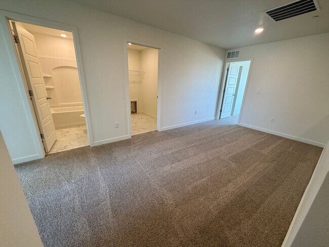 Building Photo - 3932 Pinnacles Ct